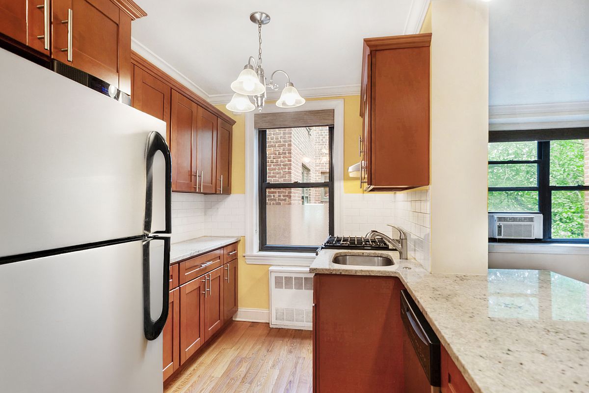 4489 Broadway Washington Heights New York NY 10040