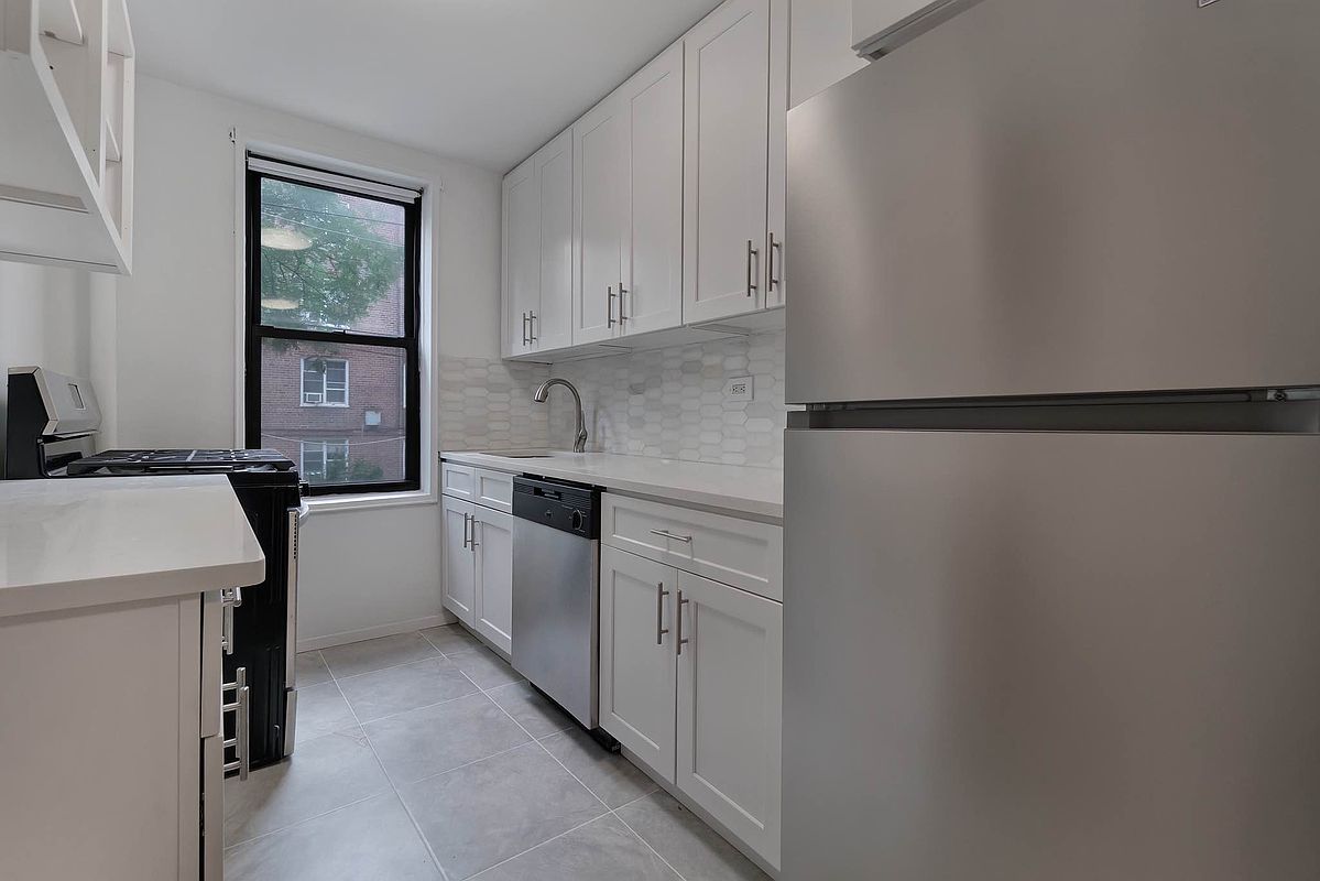 525 West 235th Street 2-D Riverdale Bronx NY 10463