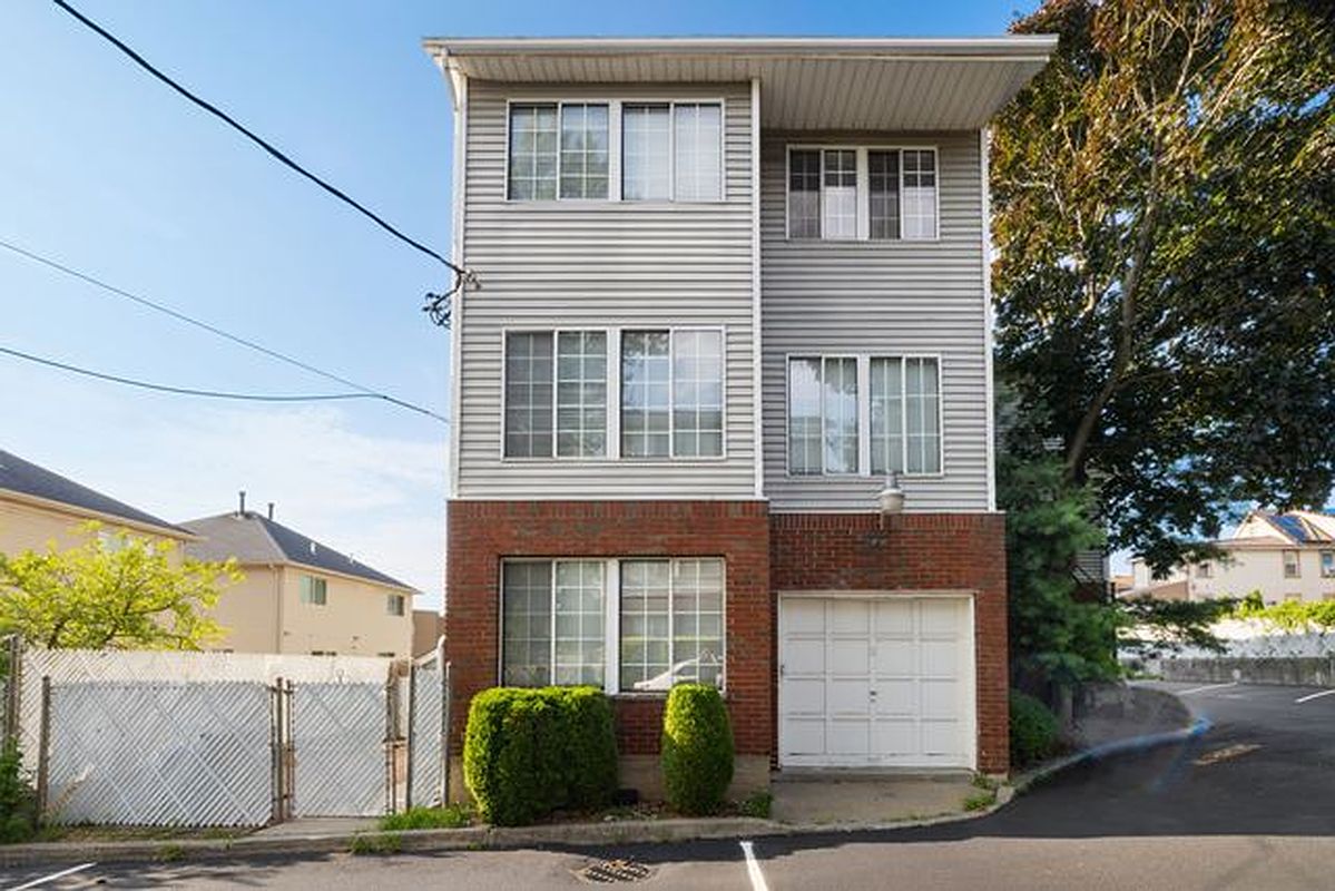 16 Roosevelt Court Staten Island NY 10314