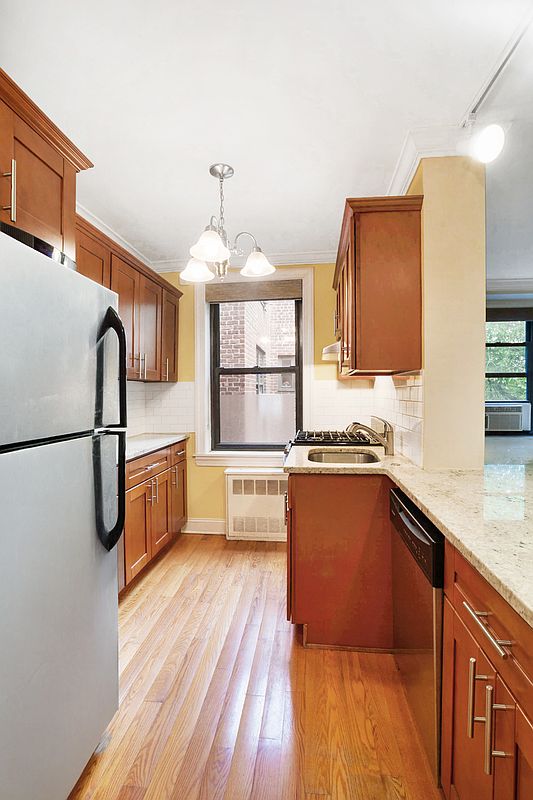 4489 Broadway Washington Heights New York NY 10040