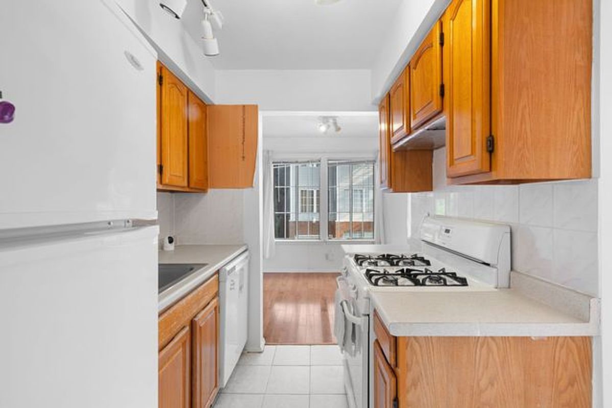 16 Roosevelt Court Staten Island NY 10314