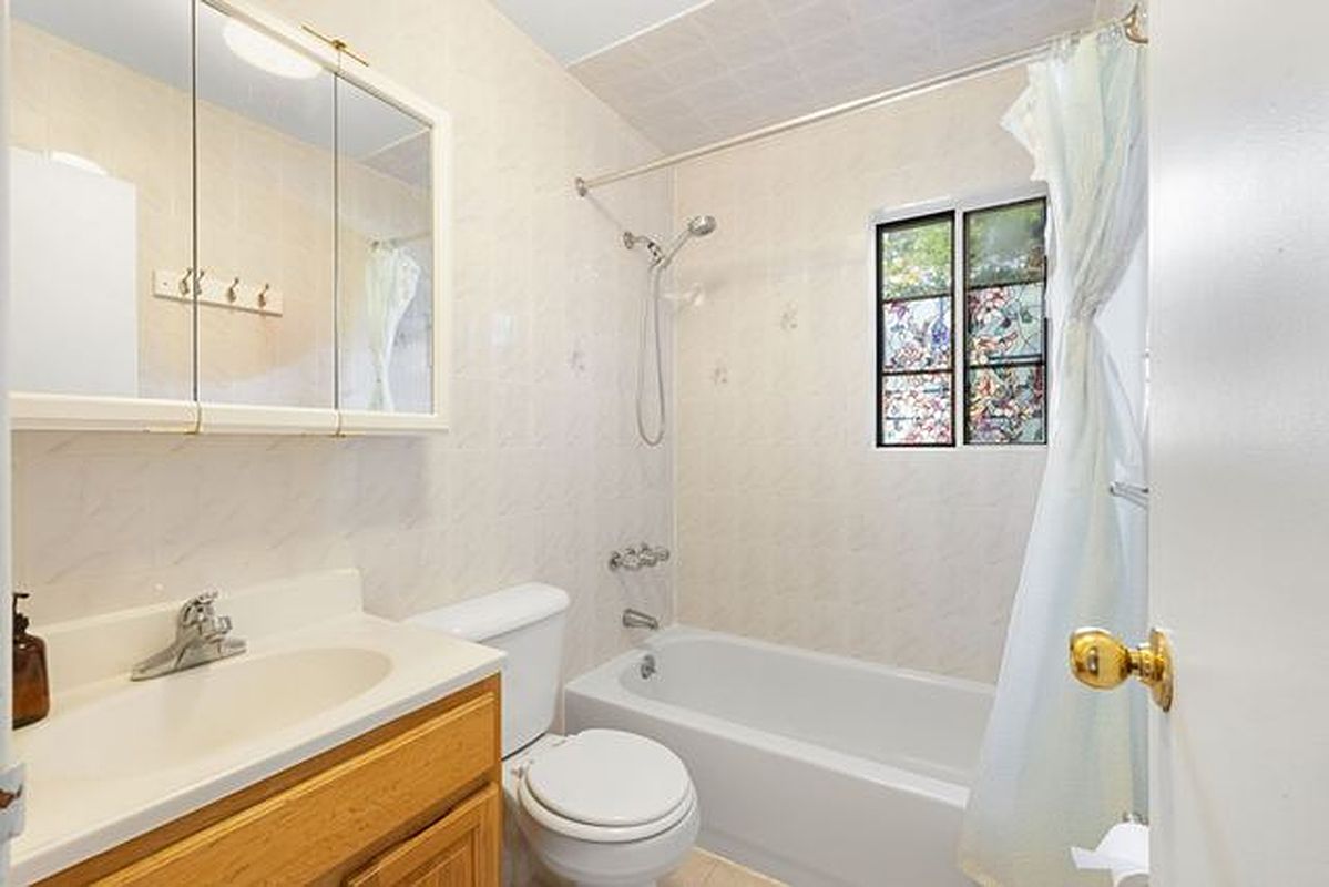 16 Roosevelt Court Staten Island NY 10314