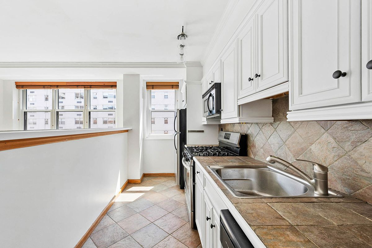 63 East 9th Street Greenwich Village New York NY 10003